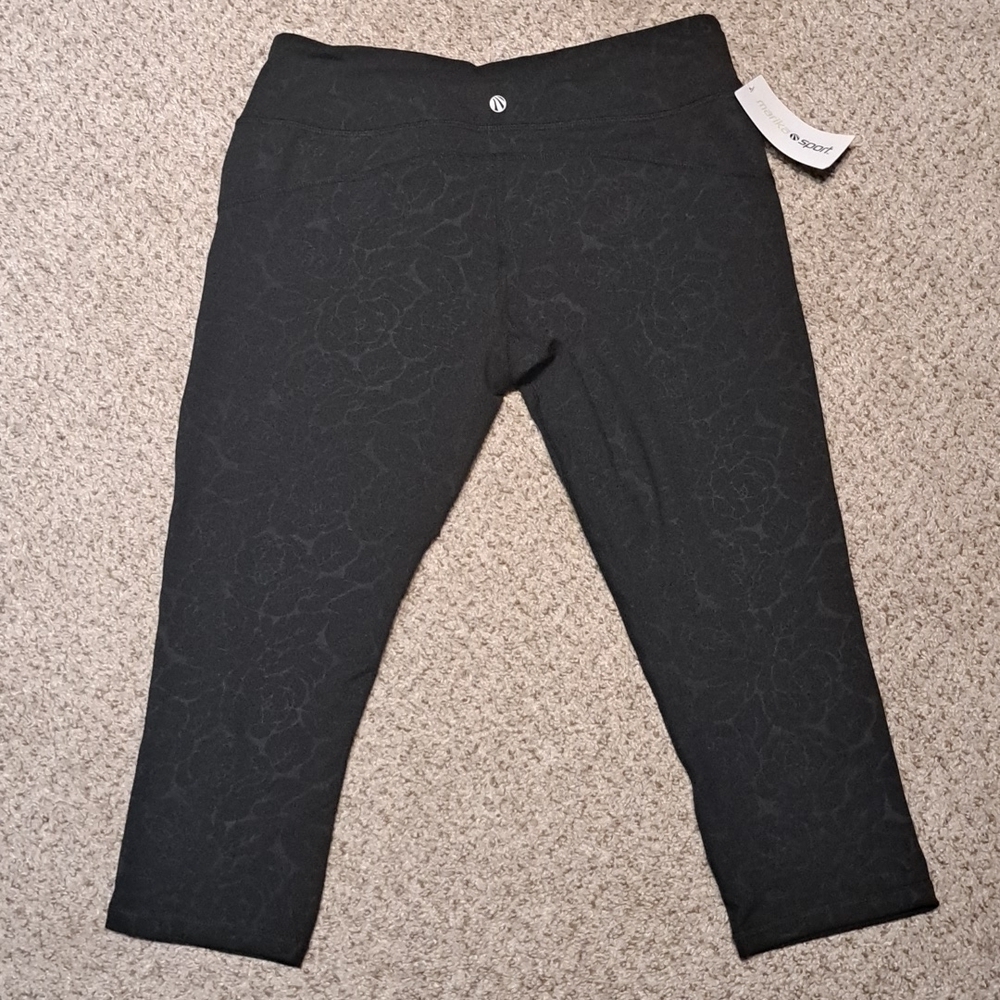 NWT MARIKA SPORT large (12-14) active capri leggings with floral pattern, $42.00 - Picture 2 of 6